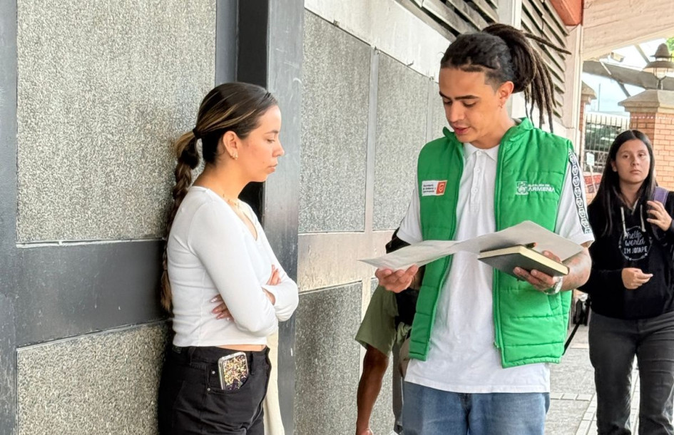 Funcionarios municipales desarrollaron actividades pedagógicas en la Terminal de Transportes de Armenia.