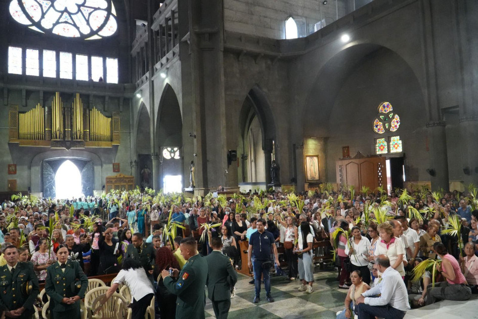 Durante procesiones, peregrinaciones y actividades al aire libre, se recomienda el uso de repelente y prendas que cubran brazos y piernas