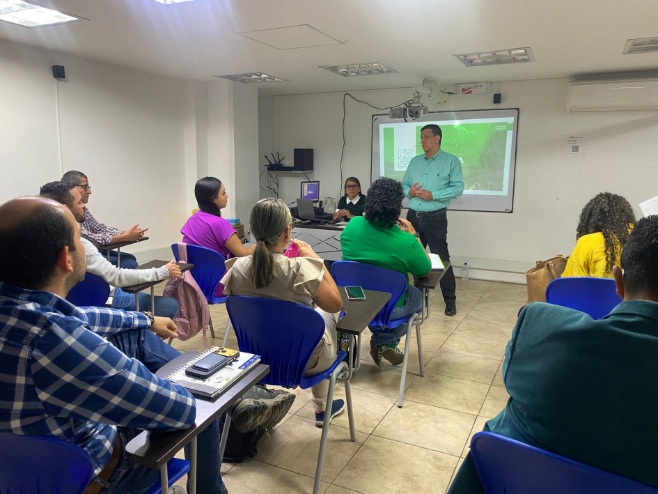 Programas comunitarios y campañas buscan prevenir trastornos emocionales y fortalecer redes de apoyo en la ciudad.