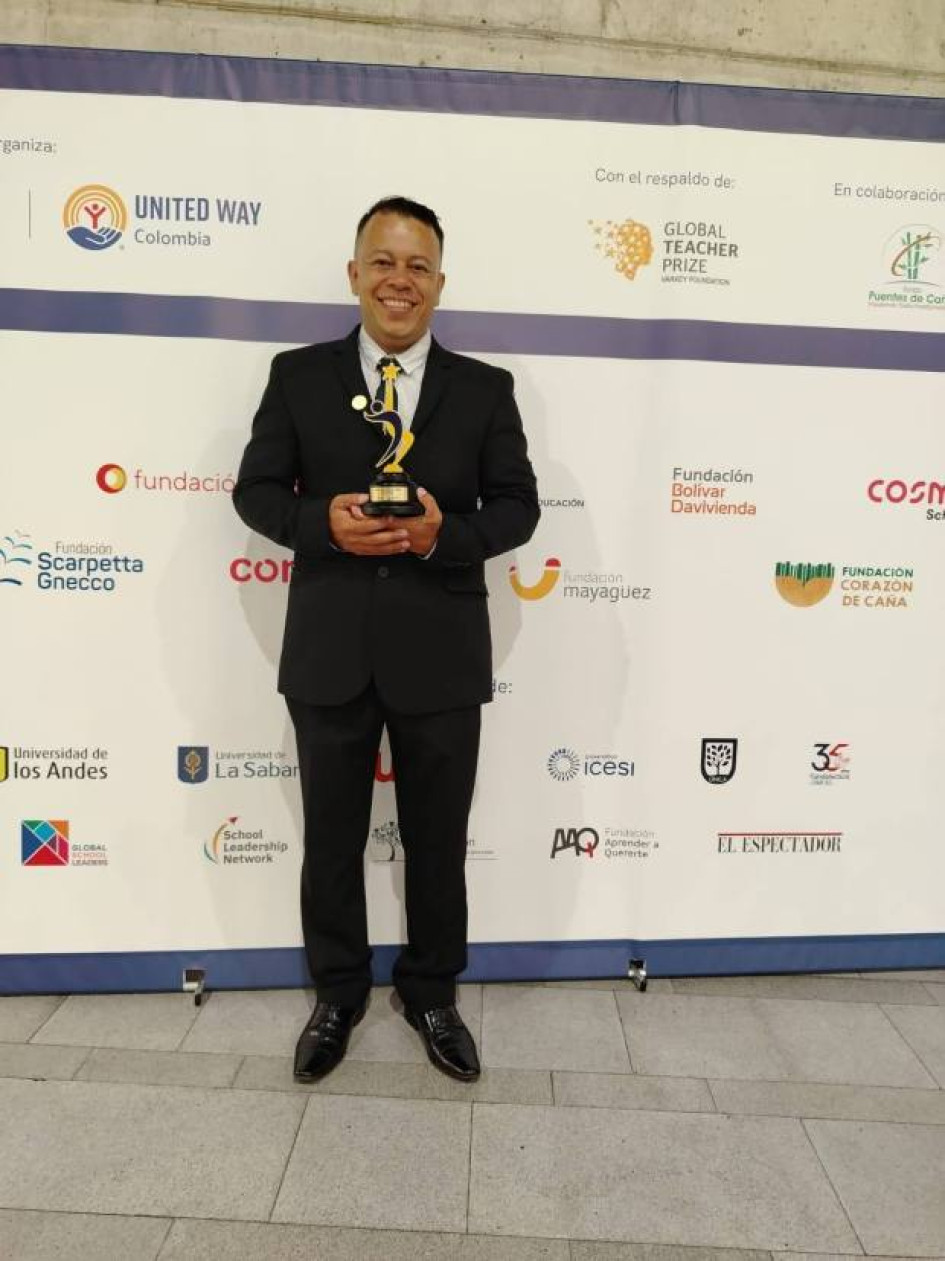 Fotos I Facebook Alcaldía de Supía LA PATRIA  Carlos Mario Díaz Moreno, el profesor caldense que logra prestigioso reconocimiento por su labor.