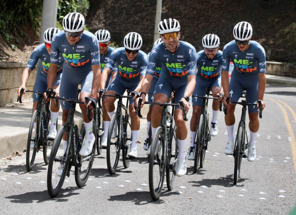 El equipo Medellín–EPM fue suspendido un mes porque dos de sus corredores han presentado anomalías en sus respectivos pasaportes biológicos.