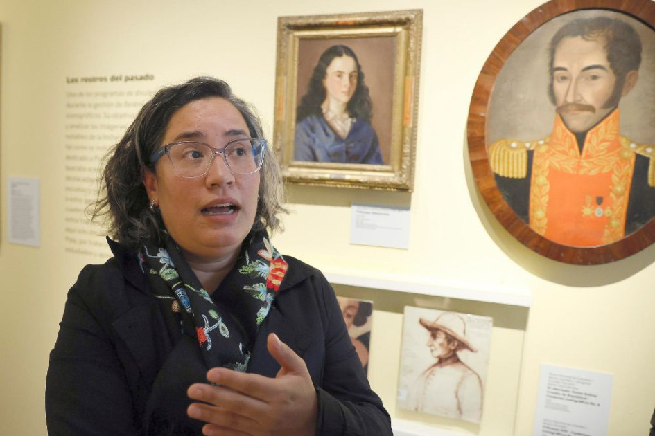 La curadora de la exposición 'Un mundo raro: el legado de Beatriz González’, Carolina Vanegas.