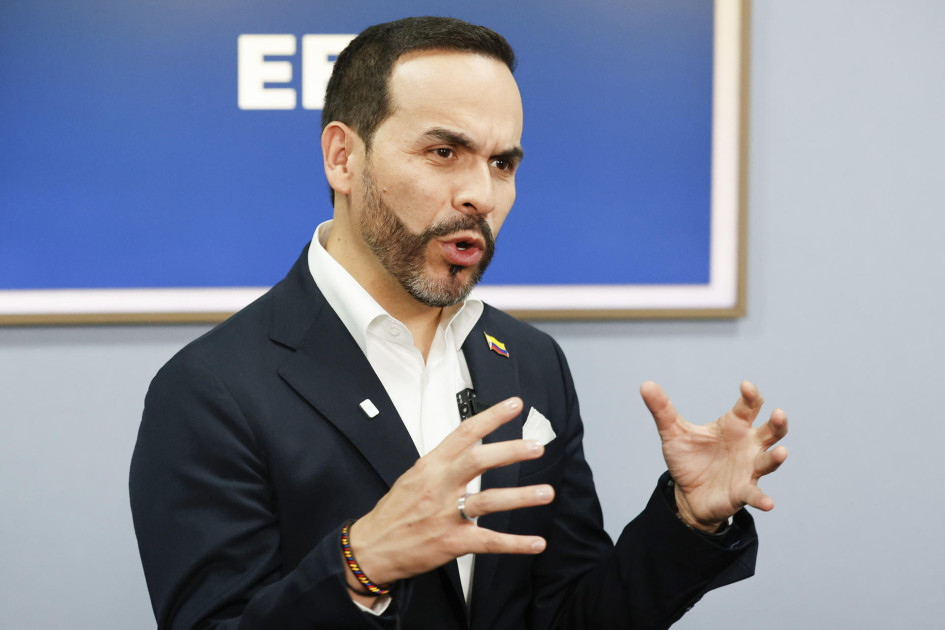 De la Espriella, un severo opositor a Petro, es uno de los principales rivales del izquierdista Iván Cepeda, del Pacto Histórico, partido del presidente