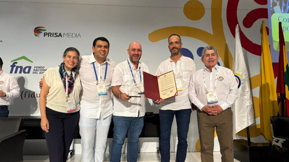 Foto | Alcaldía | LA PATRIA Héctor Mauricio Torres, alcalde de Supía, se mostró orgulloso por el reconocimiento que recibió su municipio en Cartagena durante el Congreso Nacional de Municipios