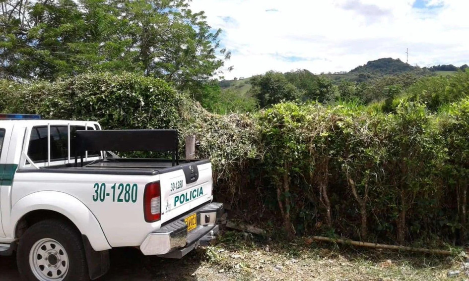 Los cuerpos fueron hallados en zona rural de Montenegro en condiciones que evidencian extrema violencia.