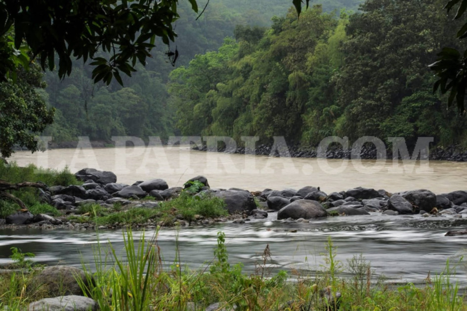El cuerpo corresponde a un hombre joven, con cabeza rapada y sin tatuajes.