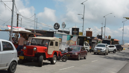 Suspenden desalojo de los comerciantes de los remolques del mirador de Chipre