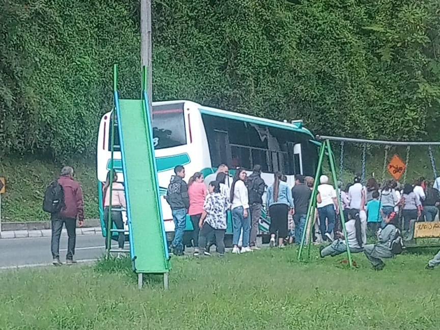 Hacen plantón en el barrio Estambul por perjuicios de obras en la vía Panamericana