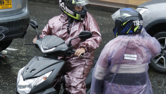 Lluvia de impermeables y de plástico