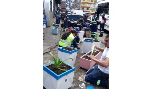 Recuperan punto de acumulación de basuras en la Galería de Manizales