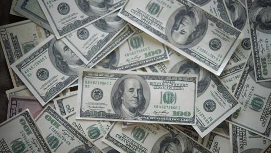El dólar supera por primera vez la barrera de los $5.000