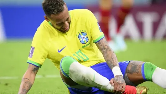 Neymar tiene un esguince en el tobillo derecho