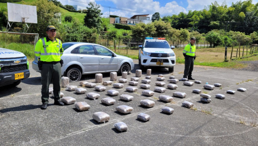 Policía encontró carro abandonado con marihuana en vía a Chinchiná
