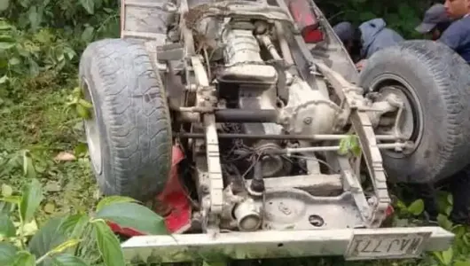 Campero se volcó en Cementos Caldas, vía Manizales-Neira