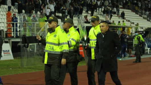 El técnico Diego Corredor se quedó solo y sin defensa en el Once Caldas