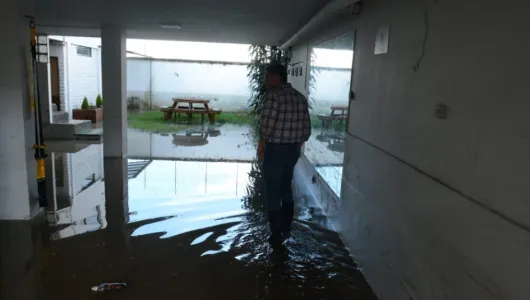 Inundaciones, corte de agua y tubería dañada se vivió ayer en sectores de Manizales