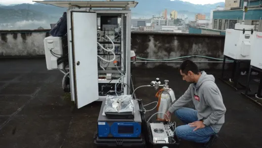 Calibran equipo de medición de gas, incluido el de azufre, en Manizales