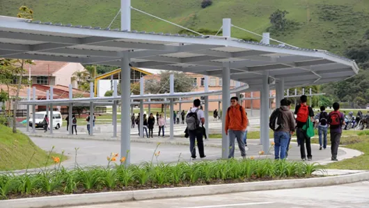 Expertos comparten estrategias para permanencia educativa en la Universidad Nacional