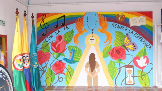 Reclusas exhiben su Metamorfosis, mural realizado en convenio con la Fundación BAT