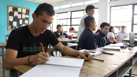Seis estudiantes de la nocturna llegan a Universidad en tu Colegio