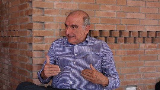 Humberto de la Calle y sus dos facetas: política y literatura, en la Feria del Libro