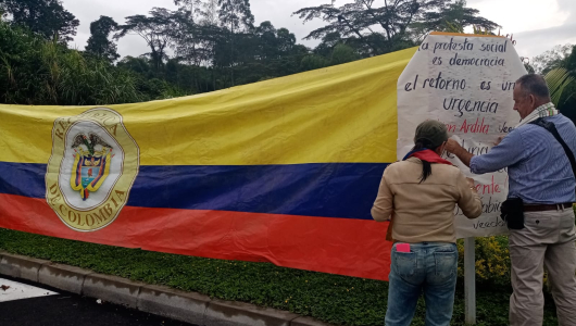 Bloquean vía entre Chinchiná (Caldas) y Santa Rosa (Risaralda): piden un retorno en La Y