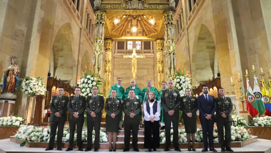 Con ofrenda floral y una misa celebraron en Manizales los 132 años de la Policía Nacional