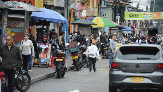 Informalidad y mal parqueo invaden el espacio público en Villamaría