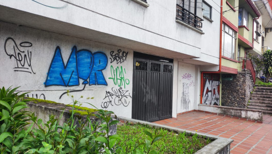Rayones en paredes y puertas incomodan a residentes de La Arboleda en Manizales