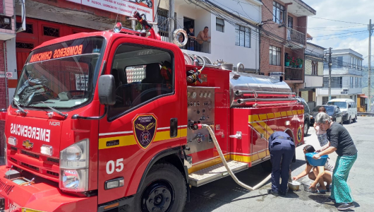 Carrotanques de varios municipios apoyan el corte de agua en Manizales: conozca de dónde