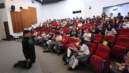 Estudiantes de Manizales hablan sobre salud mental en foro de derechos humanos