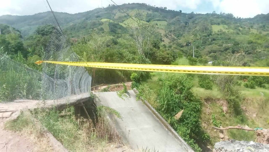 Unas 400 familias afectadas y a la espera de construcción de puente en Supía (Caldas)