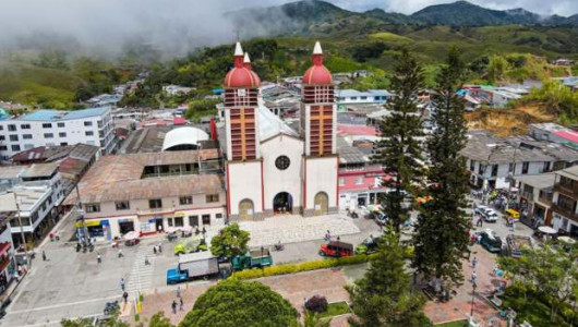 En realidad este es el municipio más grande de Caldas y del Eje Cafetero, compare los 53