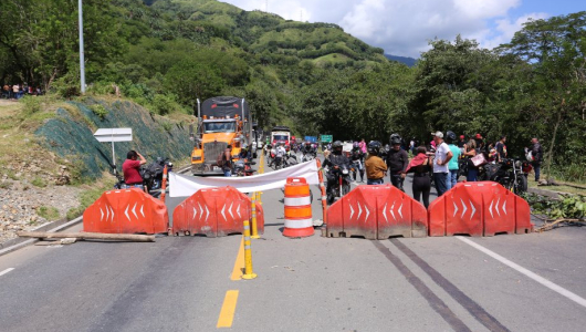 Vía Manizales-Medellín continuará bloqueada: mineros decidieron mantener el paro