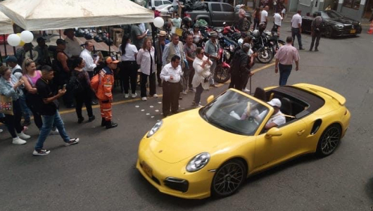 Rugieron los motores en Manzanares (Caldas): hubo exhibición de autos deportivos
