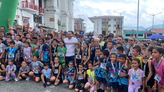 Los niños dieron el pitazo inicial de las Fiestas del Corcho en Neira (Caldas)