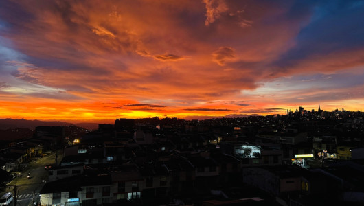 ¡Espectacular! Arcoíris y colorido atardecer se despiden del día este martes en Manizales
