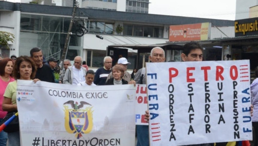 Oposición del Gobierno Petro sale a las calles en Manizales: así avanza la marcha