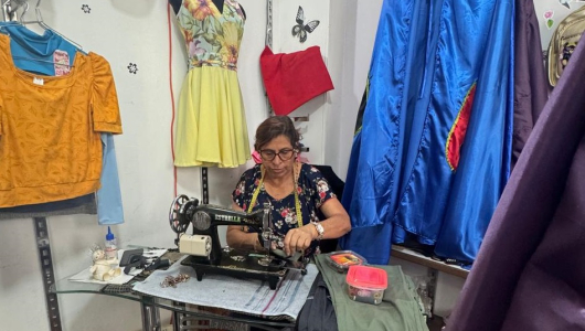 Yaneth hereda las puntadas sobre los disfraces del Carnaval de Riosucio