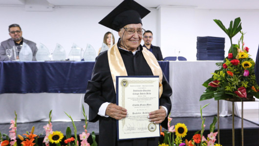 Historia de vida: María Clotilde se graduó con honores a los 84 años de edad