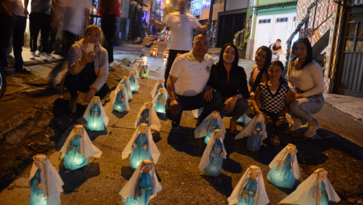 En fotos: Día de las Velitas en Manizales, lluvia de luces y faroles en los barrios