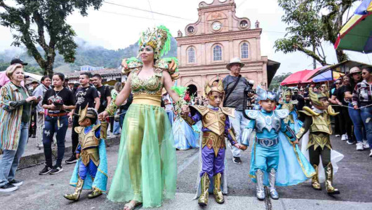 El Carnaval de Riosucio (Caldas) encanta con su desfile de cuadrillas infantiles 