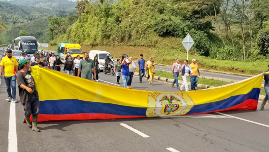 Volvieron a protestar en Guayabal, vía Manizales - Pereira, por el incumplimientos de la ANI: esperan obras