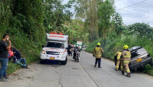 Carro se salió de la vía entre Manizales y Neira