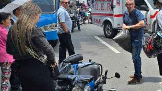Manizales: motociclista sufre lesiones tras chocar con carro en la vía Panamericana