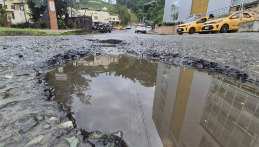 Huecos y "cráteres" en Manizales: tres barrios piden solución urgente a las vías dañadas