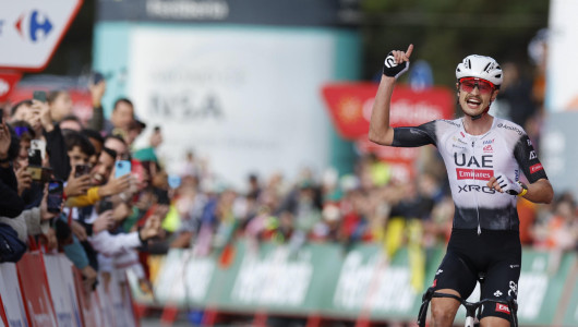 Vuelta a España: Vine se da un homenaje en Andorra y Vingegaard presta la camiseta roja al noruego Traeen