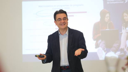 “Necesitamos más doctorados, pero también más bachilleres”: mensaje de experto en competitividad para familias