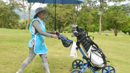 "Tama", 25 años caminando el campo del Campestre al lado de los mejores golfistas de Manizales y Colombia
