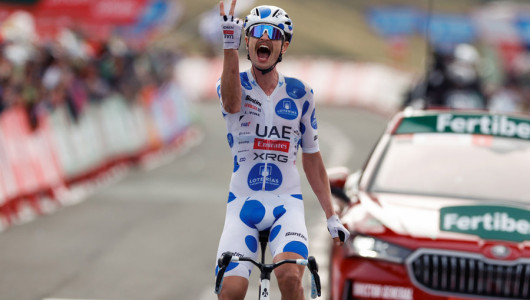 Redoble del australiano Jay Vine en la etapa 10 de la Vuelta España: el danés Vingegaard recupera la roja